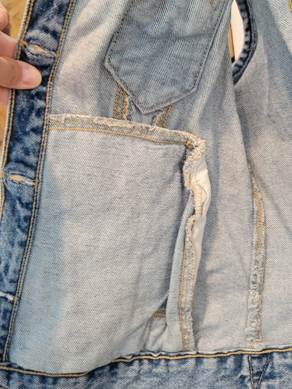 Levi's Light Wash Blue Denim Vest - Picture 4 of 4